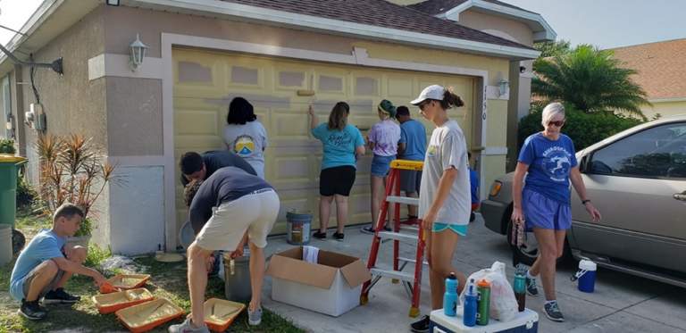 Volunteers Visit Sanders Pines